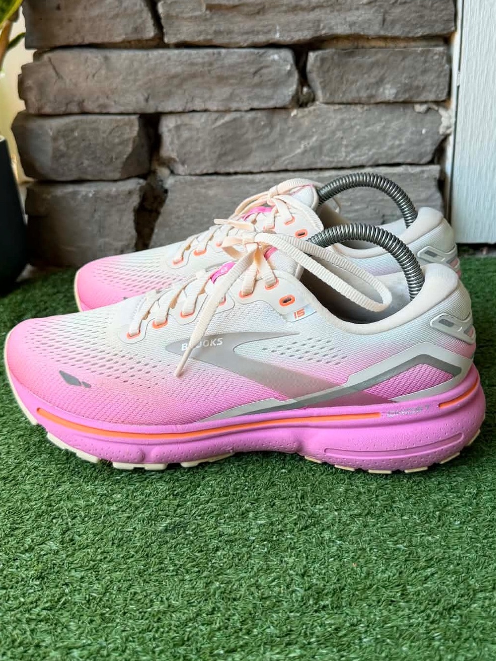 Brooks Ghost 15 Vibrant Pink Womens Sneakers